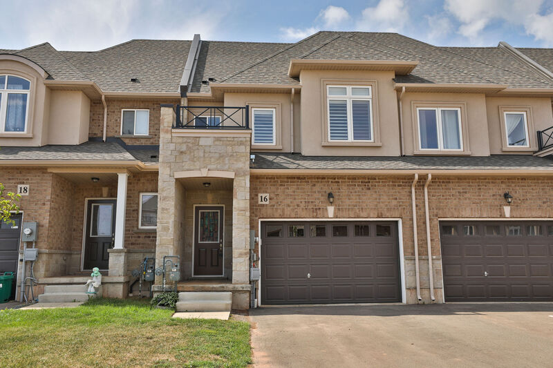 #2-800 Beach Blvd, Hamilton